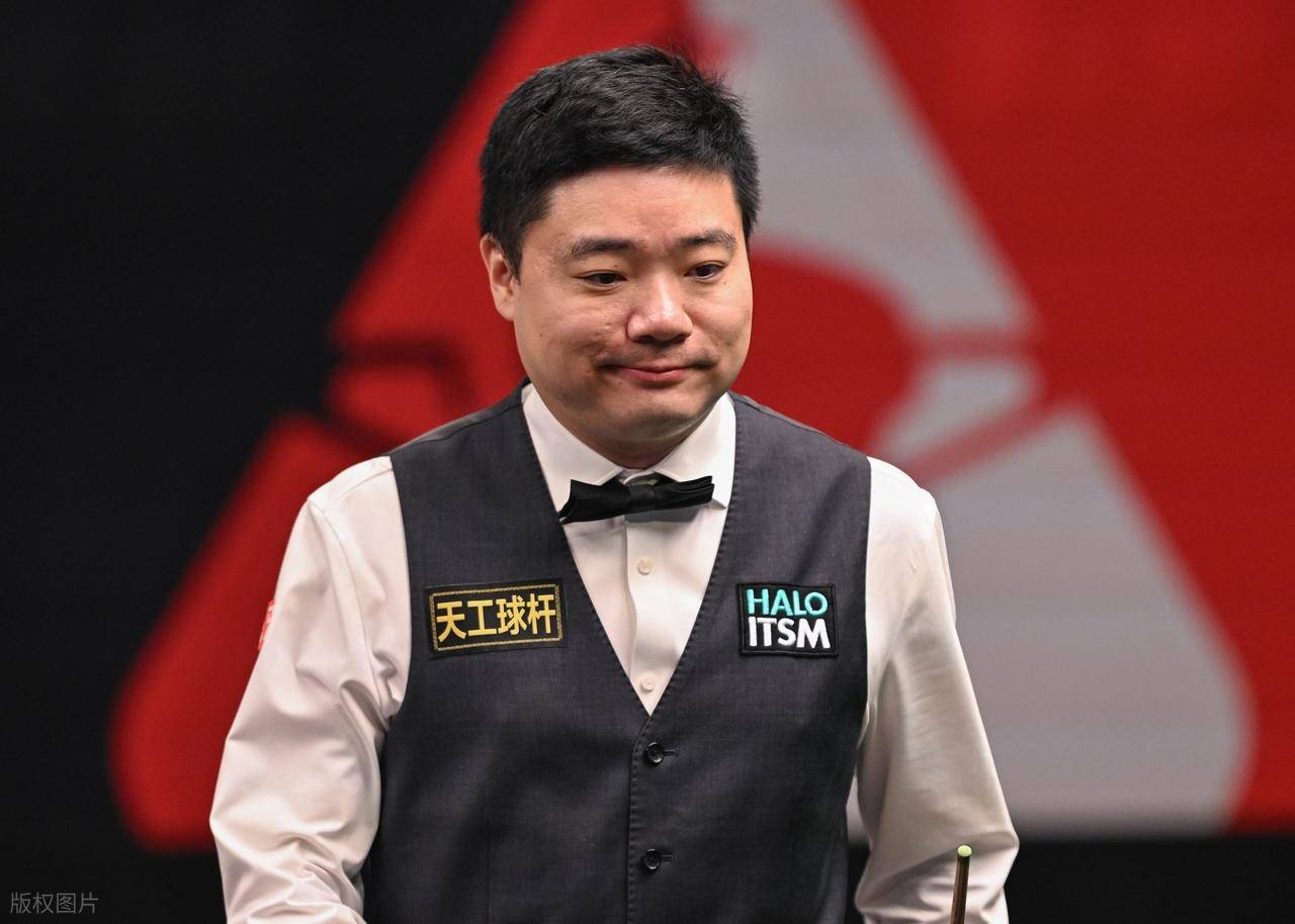 包含斯诺克小组赛掀起高潮，齐鲁旋风队逆转胶东麒麟队，高压逼抢奏功——禁区内连续解围的词条