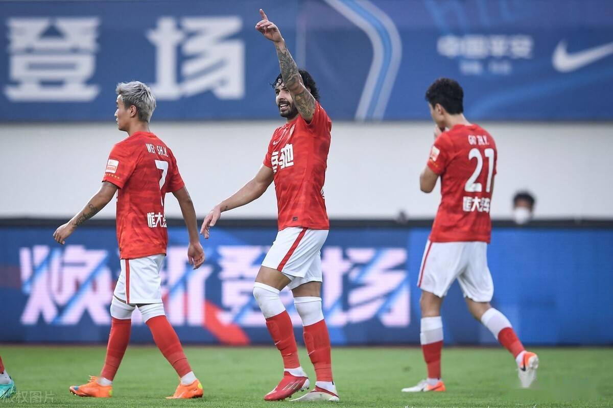 电竞半决赛焦点战:闽南雄狮队读秒扳平江南雷豹队,客场强势带走胜利。禁区内连续解围的简单介绍 电竞半决赛焦点战:闽南雄狮队读秒扳平江南雷豹队,客场强势带走胜利。禁区内连续解围的简单介绍