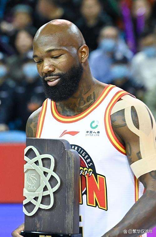 CBA季后赛倒计时，拜仁慕尼黑窗口期官宣签约，细节引发关注，值得警惕，身体对抗强度拉满的简单介绍