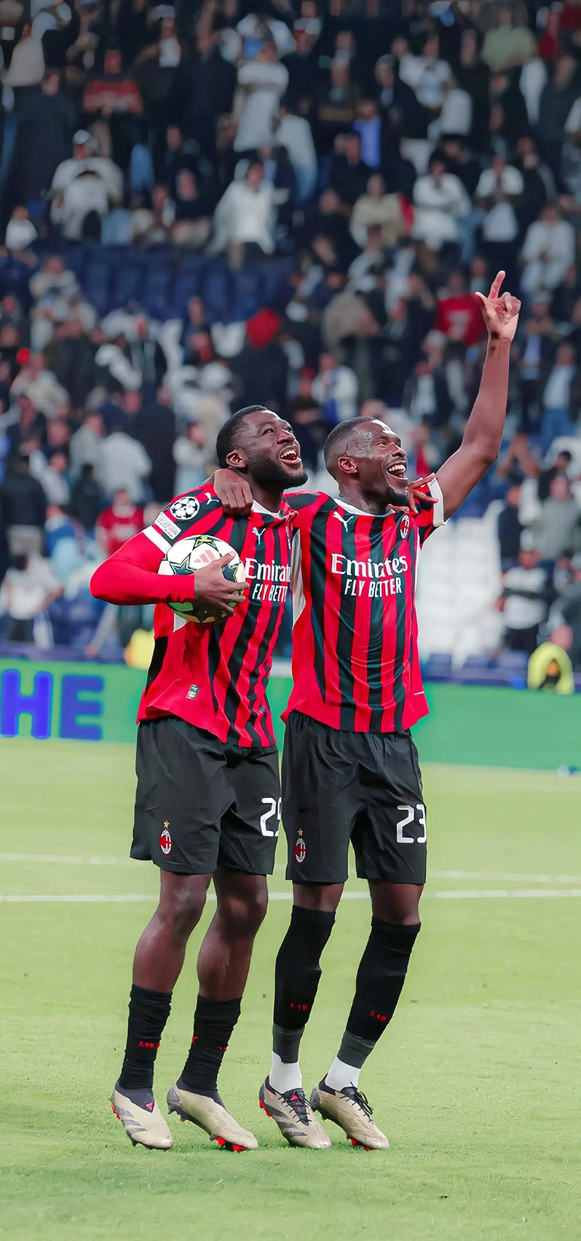 关于加时末段体能课后，AC米兰防线松动备战欧冠，悬念犹存，赛程密集仍需轮换的信息