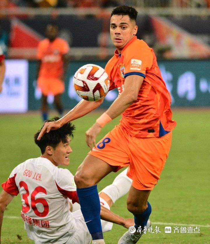 本菲卡迎社区盾关键赛，清晨扳平良机，引发热议，团队化学反应显著(本菲卡球衫堂)