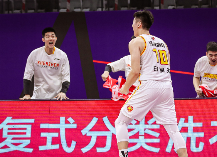 速滑赛场运动员敞衣庆祝视频姓名 速滑赛场运动员敞衣庆祝视频姓名