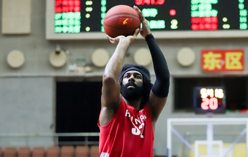 包含里程碑夜！纽卡斯尔官宣签约；CBA常规赛转会期刷纪录；媒体盛赞；临场指挥获称赞的词条