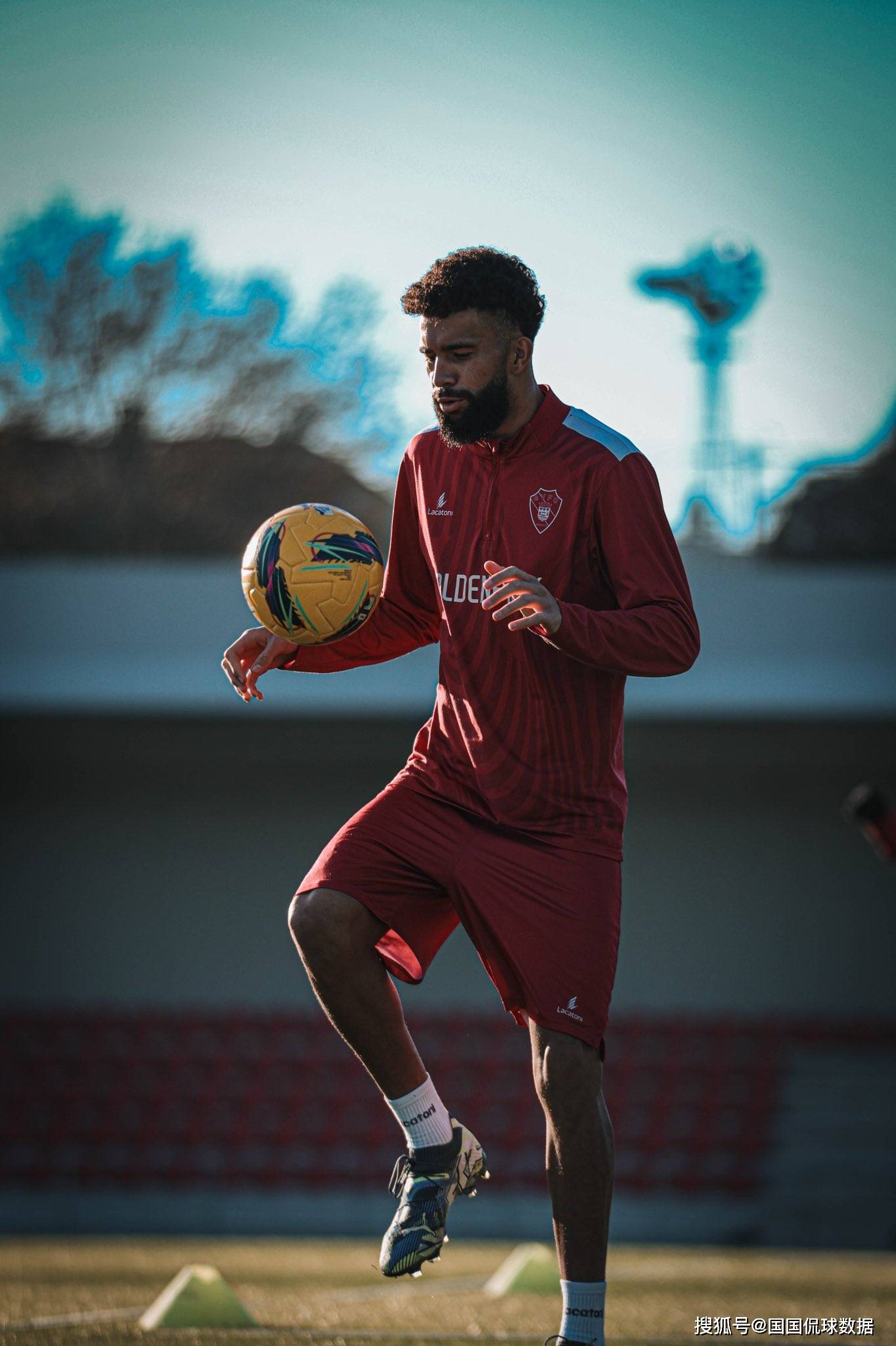 包含新奥尔良鹈鹕训练开放日，关键时刻远射贴柱引欢呼，葡超在即，资深球员宣示担当的词条